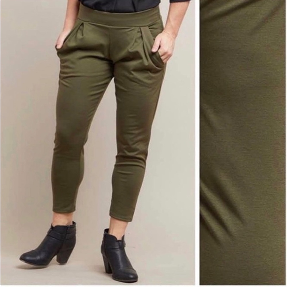 Piphany Olive Green Pleated Cropped Pants
